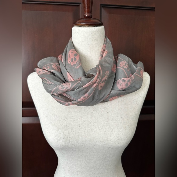 Alexander McQueen scarf - Picture 3 of 6